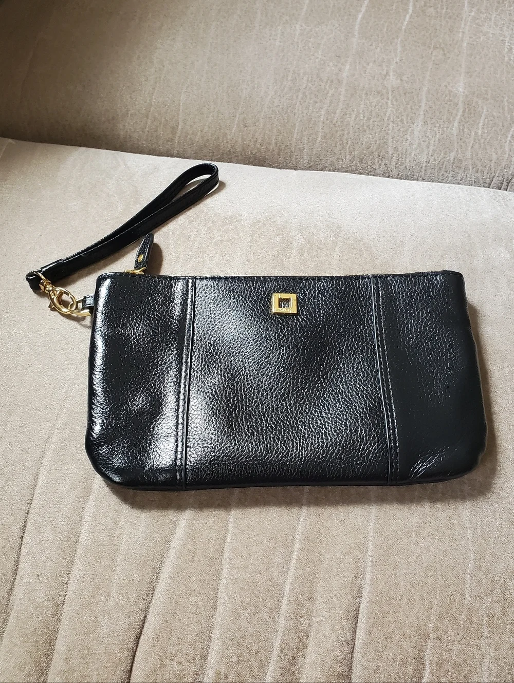 LODIS Olivia Black Italian Leather Zip Closure Wristlet Wallet